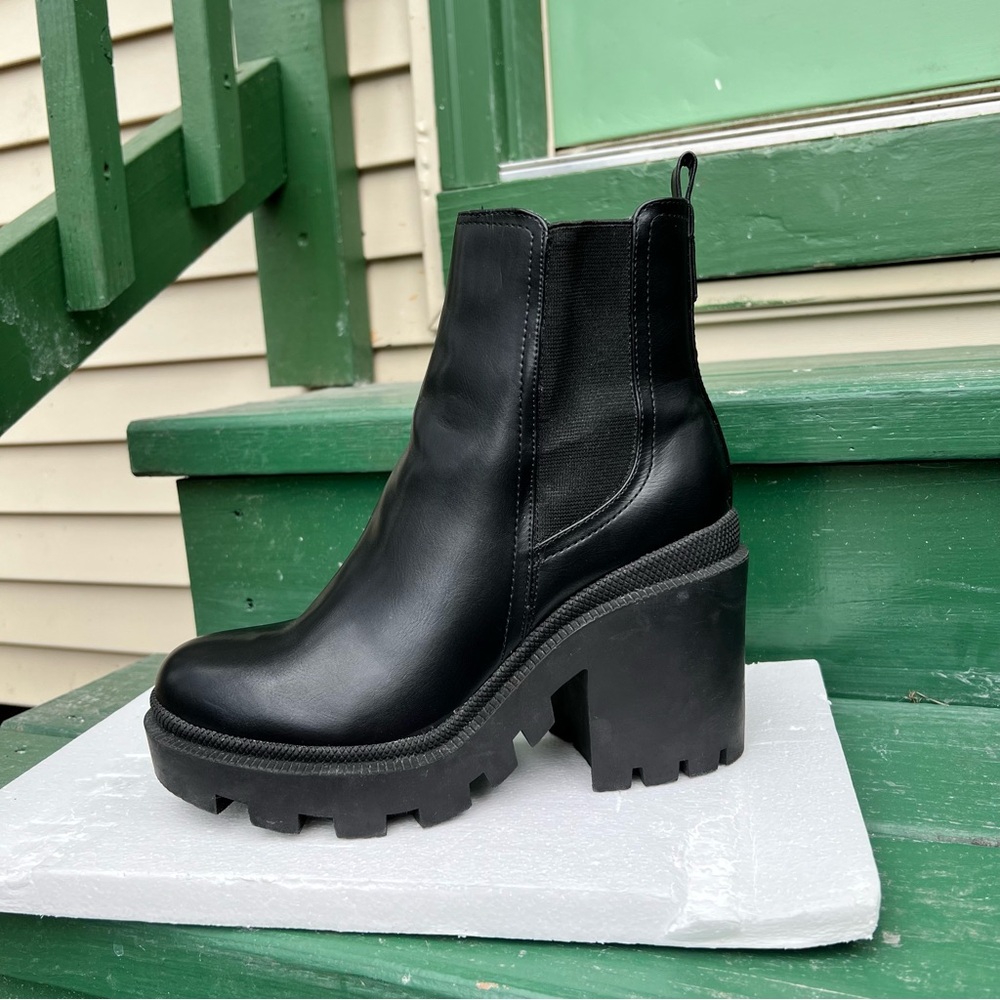 New Nine West Forme Chelsea Lug Sole Boot Ankle Booties Size 7 Black - Picture 12 of 14